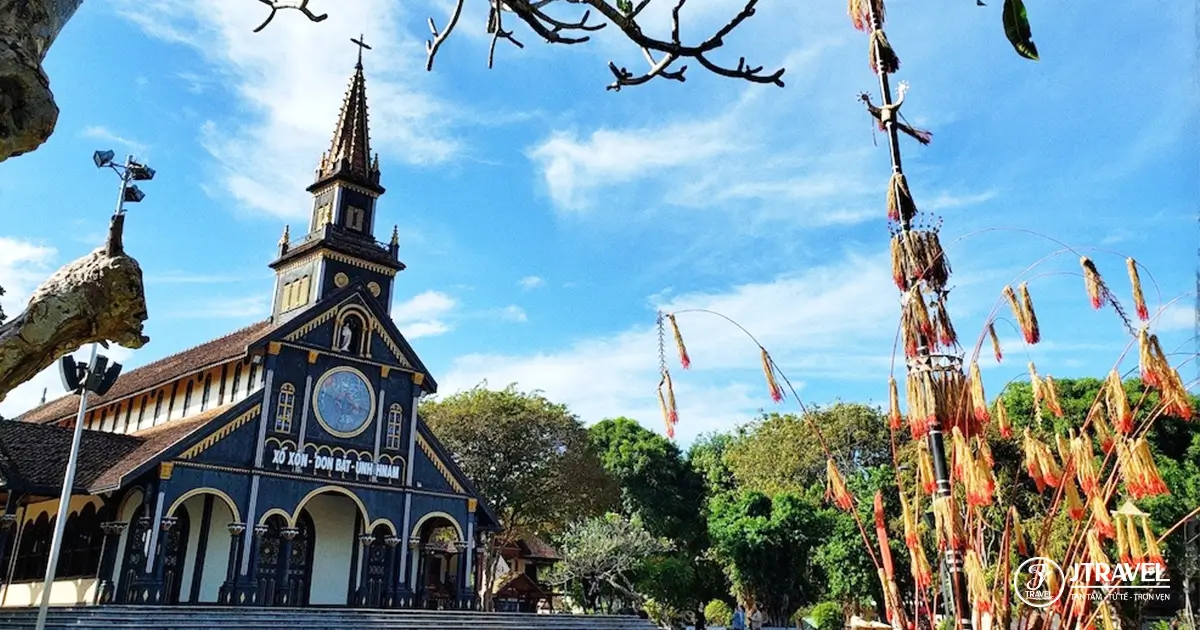 Chánh tòa Kon Tum (Nhà thờ Gỗ)