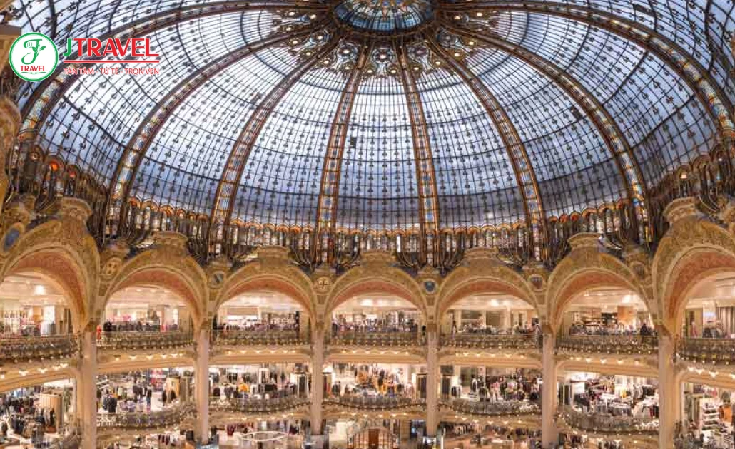 Trải nghiệm mua sắm hàng hiệu tại Galeries Lafayette Paris