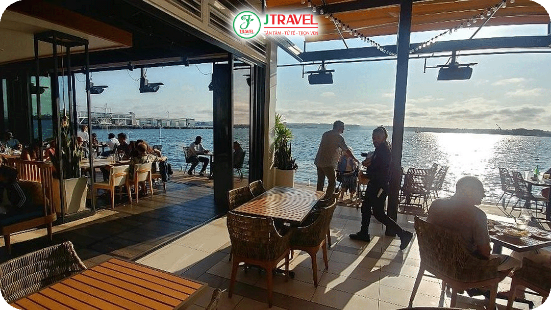 San Diego với các nhà hàng bên bờ biển phục vụ các món hải sản tươi