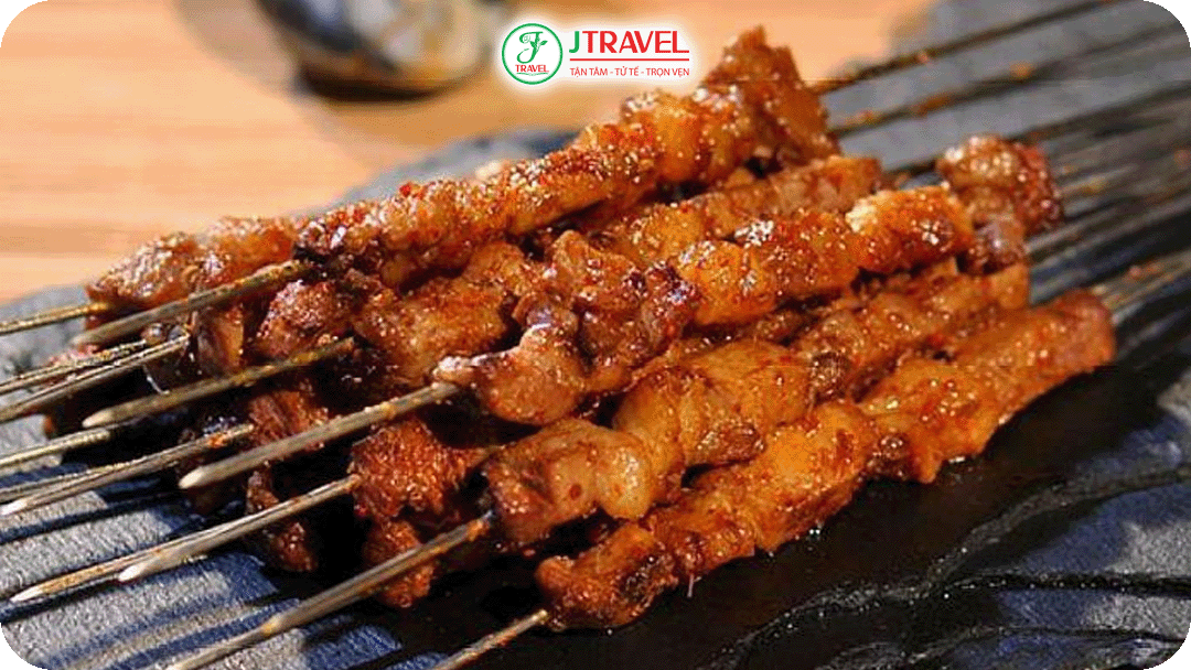 Thịt xiên nướng Tân Cương – Linh hồn ẩm thực đường phố
