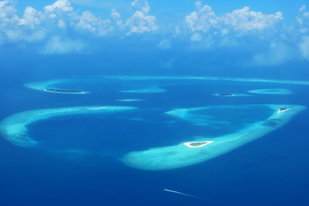 Đảo Veyofushi giữa rạn san hô Baa Atoll, Maldives