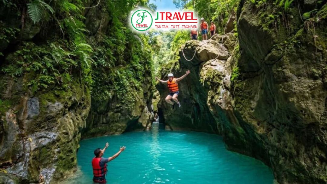 Trải nghiệm vào canyon level 3 canyoneering cebu