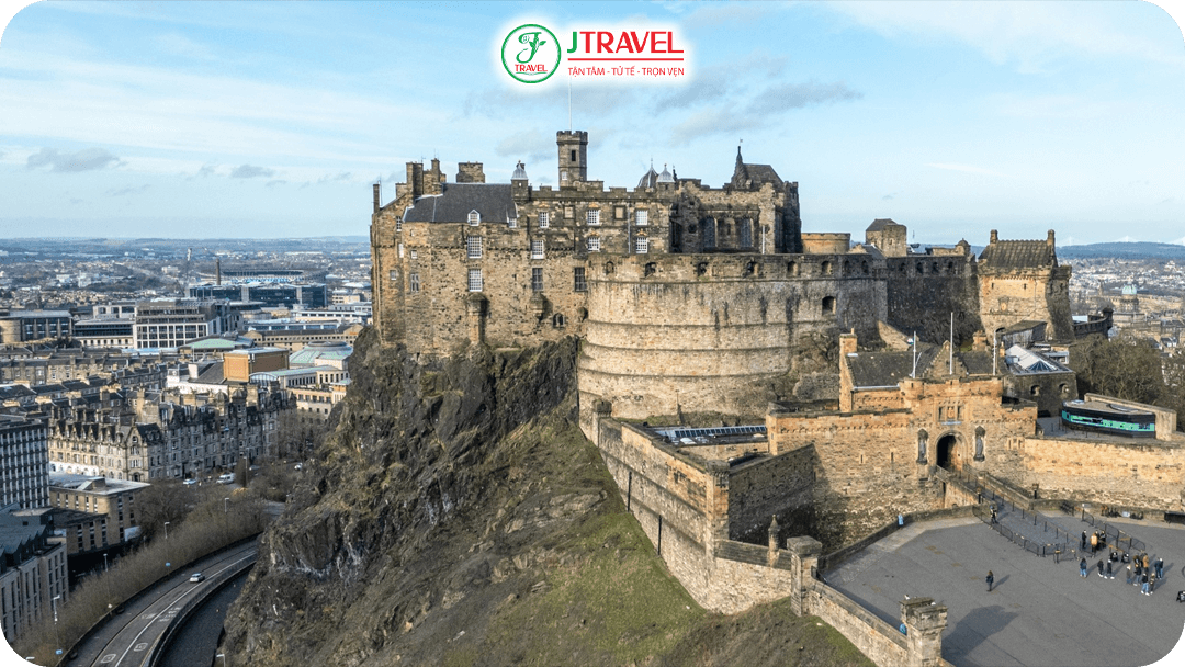 Lâu đài Edinburgh - Điểm bắt đầu ấn tượng nhất của Đại lộ Hoàng gia