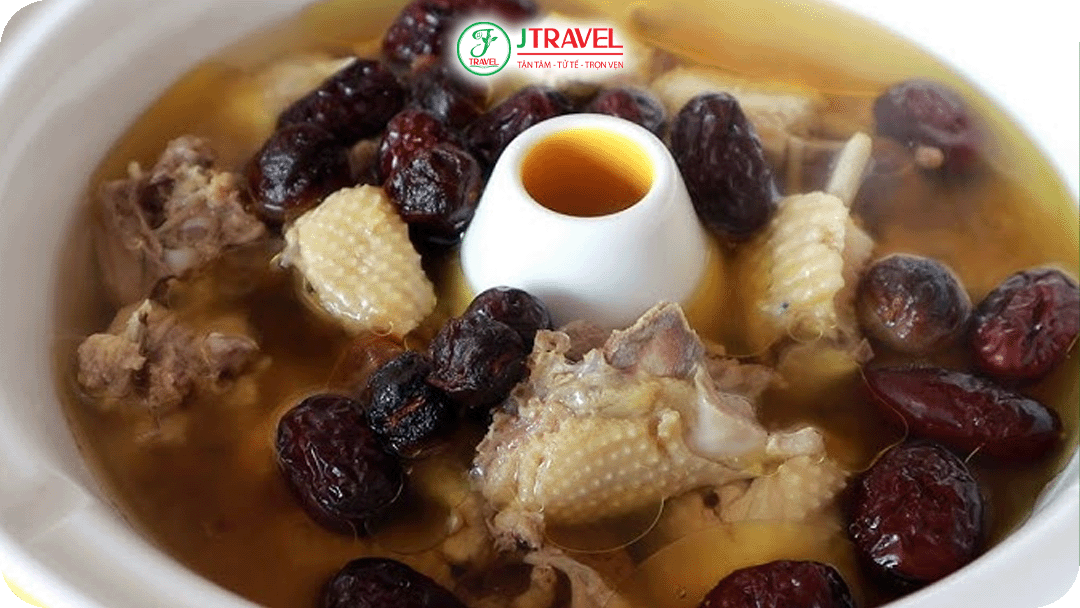 Gà hấp Côn Minh là món ăn truyền thống lâu đời của Vân Nam