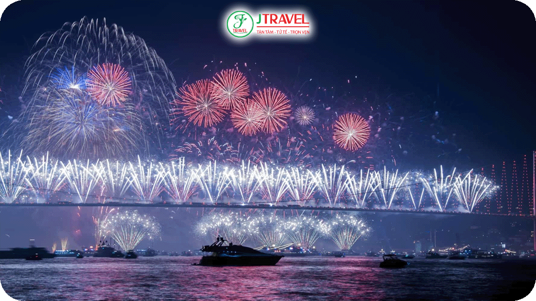 Trải nghiệm đáng nhớ là cùng nhau xem pháo hoa rực rỡ bên bờ Bosphorus