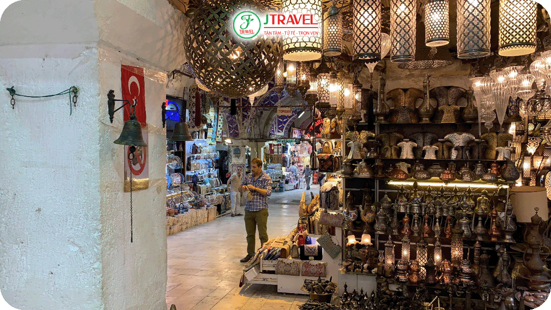 Grand Bazaar – khu chợ cổ với hơn 4.000 gian hàng