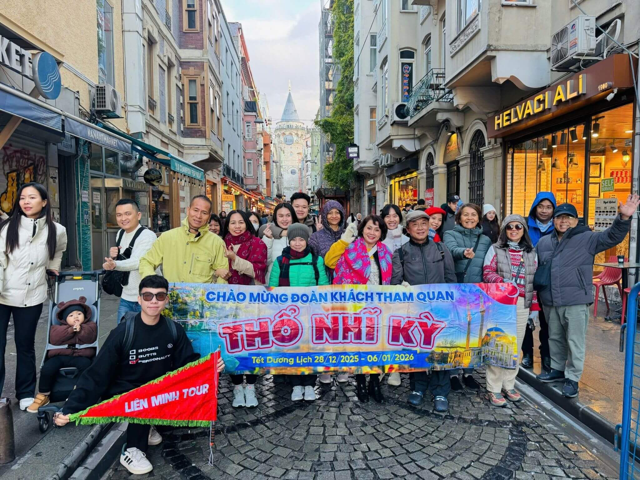 Đoàn khách J Travel khám phá phố Istiklal, Istanbul