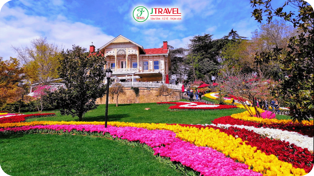 Emirgan Park là công viên lớn và nổi tiếng nhất Istanbul khi mùa tulip đến