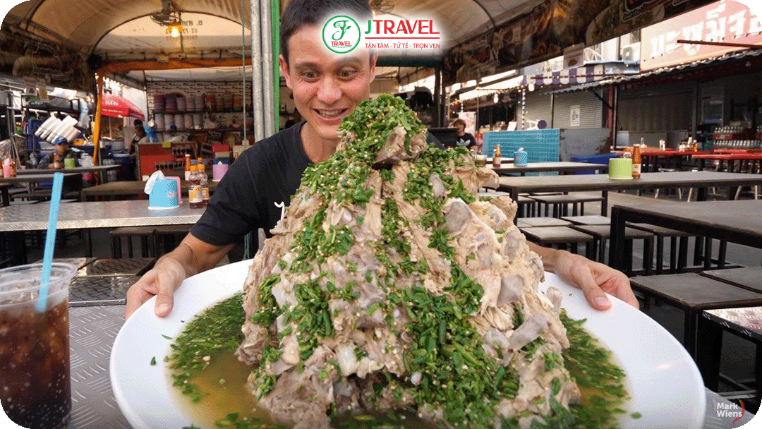 Tháp sườn cay - món ăn gây sốt trong giới trẻ Thái Lan và du khách quốc tế