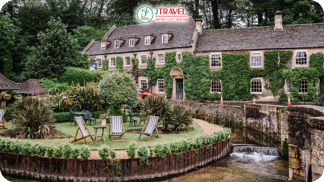 The Swan Hotel – quán cà phê kiêm khách sạn cổ kính nằm ngay trung tâm làng