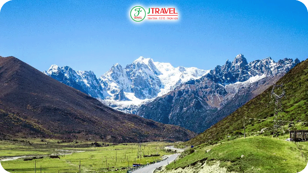 Tên gọi xuất phát từ hình dáng của ngọn núi như chiếc ghế kiệu tầng lớp quý tộc thời xưa thường ngồi