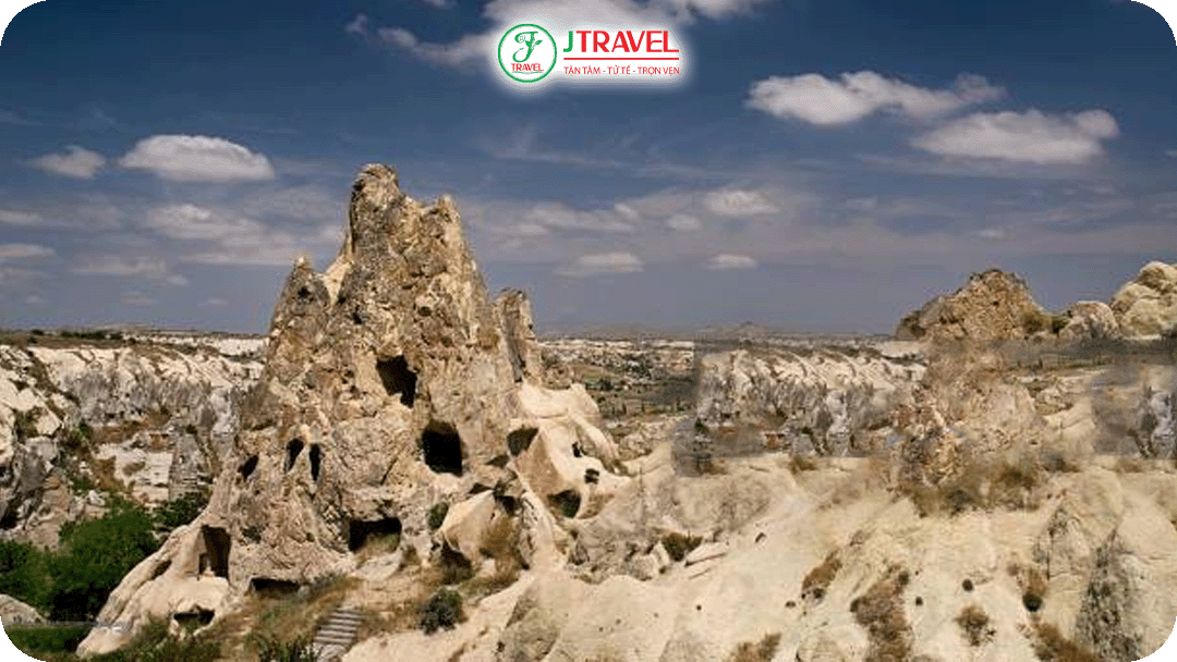 Tu viện Nữ tu - Công trình nhiều tầng, nối nhau bằng cầu thang khắc trong đá