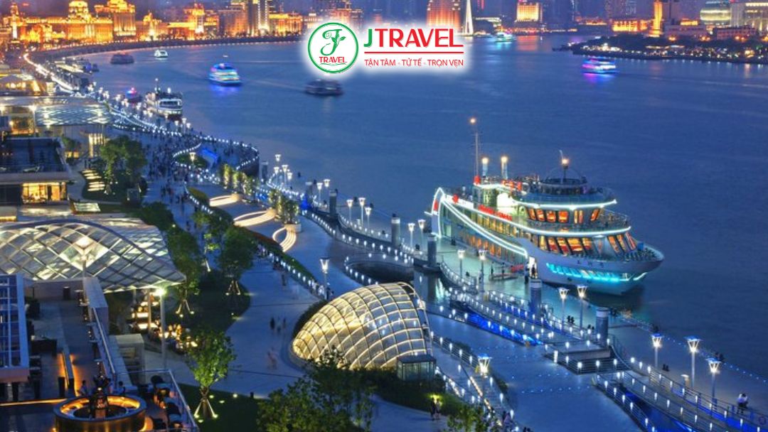 Ngắm hoàng hôn và thành phố Thượng Hải lên đèn