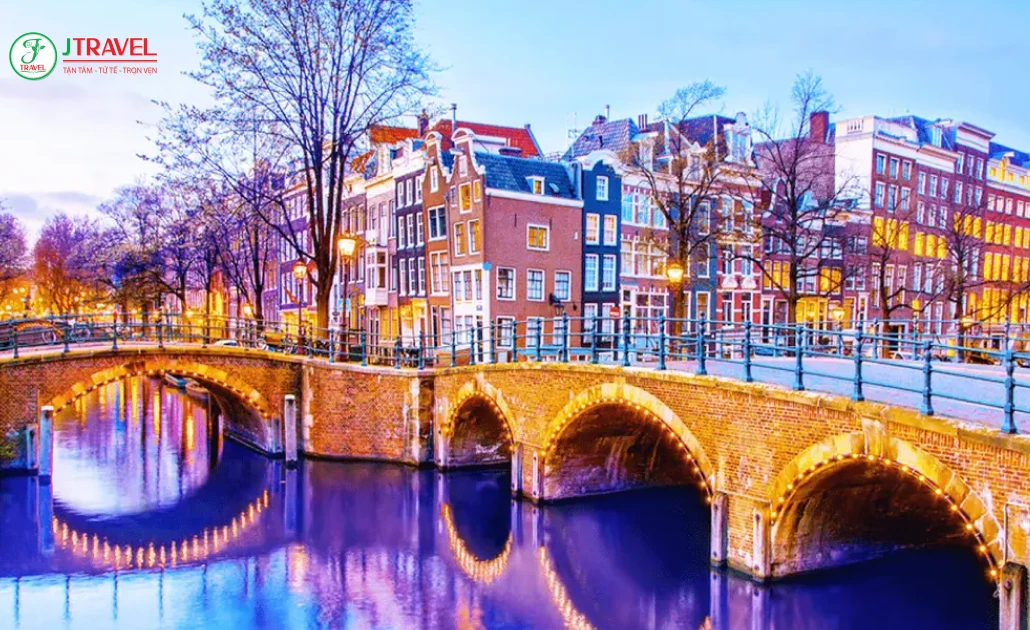 Amsterdam mùa đông lung linh ánh đèn
