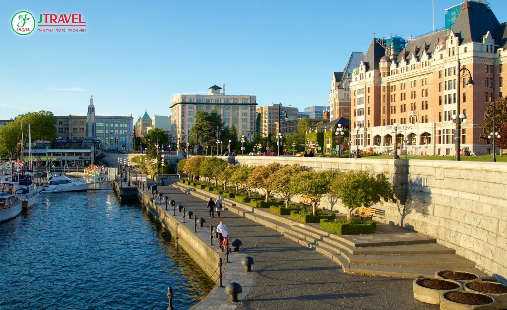 Toàn cảnh Cảng Inner, trung tâm giao thương bờ Tây Canada