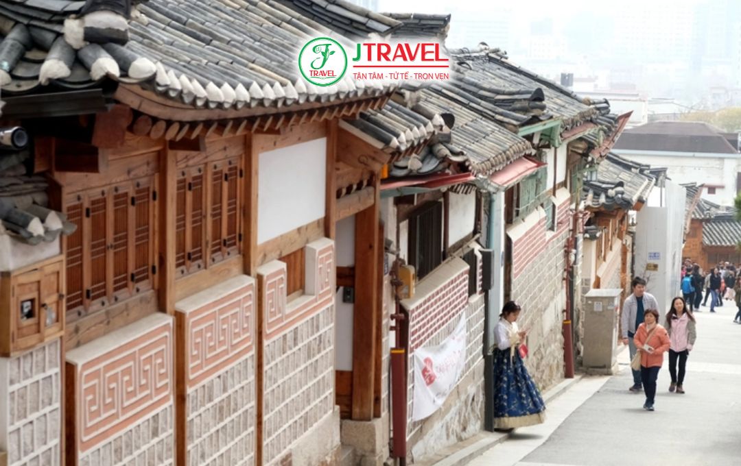 Mặc Hanbok chụp ảnh ở Hanok