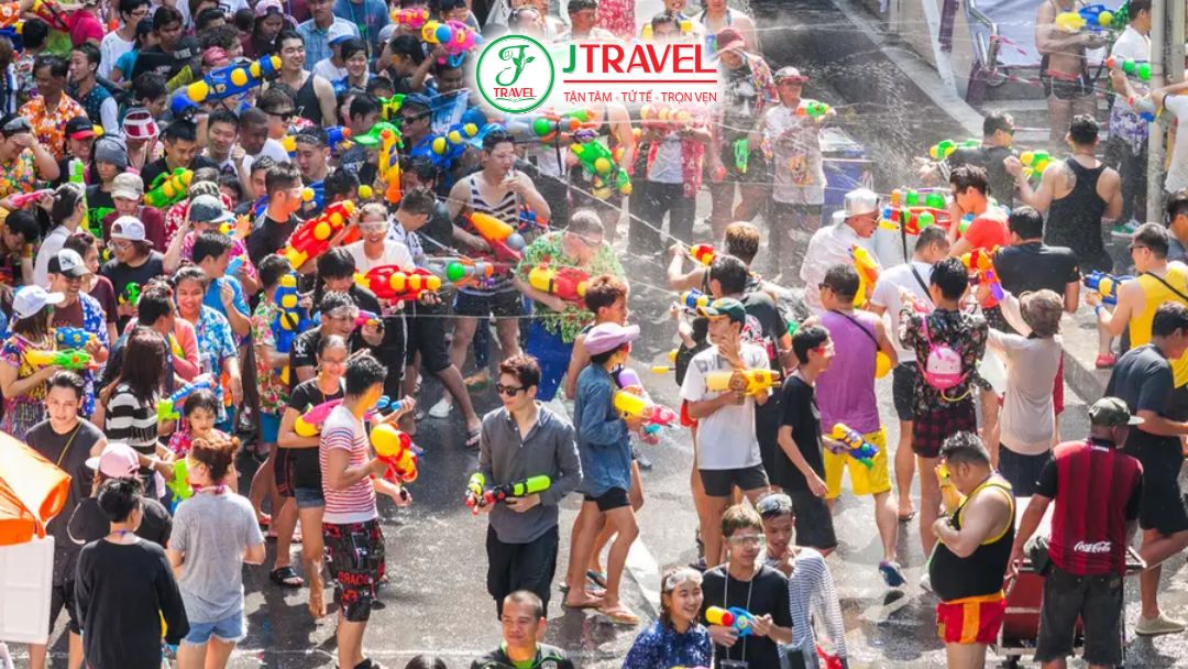 Chuẩn bị đồ chống nước cho điện thoại