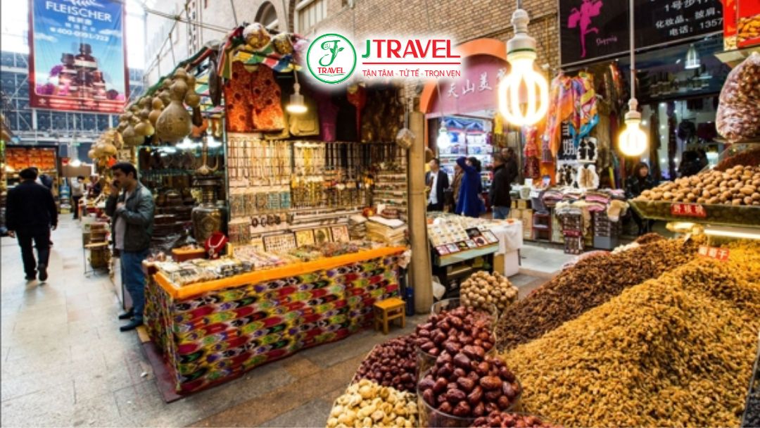 Gian hàng đa dạng tại Chợ Quốc Tế Tân Cương Urumqi