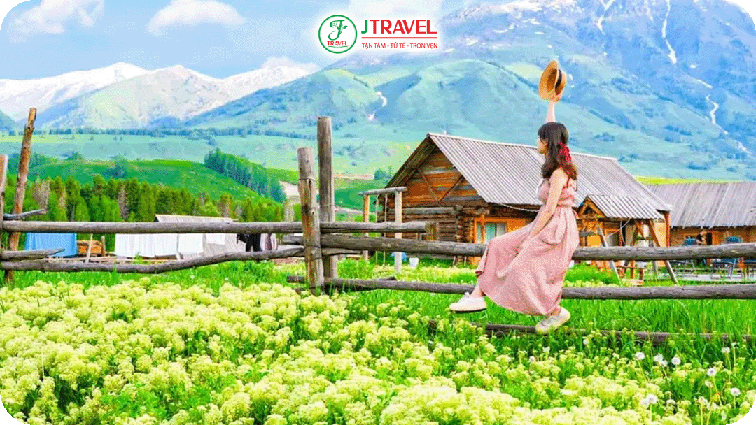 Mùa xuân là lúc Tân Cương xanh non nở rộ hoa