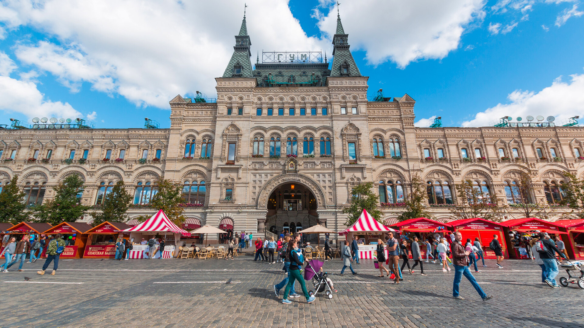 Trung tâm thương mại GUM bên Quảng trường Đỏ, Moscow