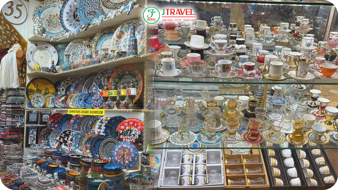 Một phần không thể thiếu khi mua sắm tại Spice Bazaar chính là đồ thủ công mỹ nghệ
