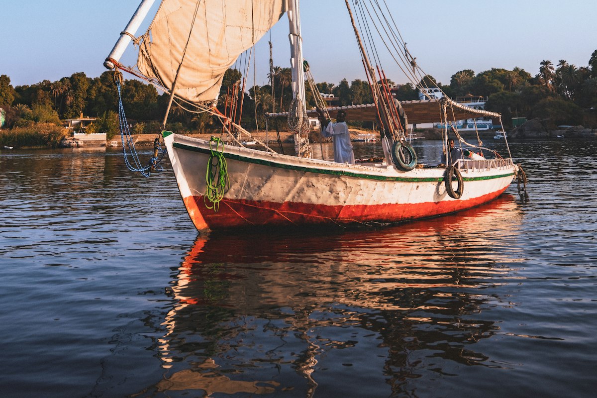 Thuyền buồm trên sông Nile