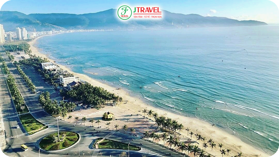 Các bãi biển miền Trung nổi tiếng nhờ nước xanh và cát trắng