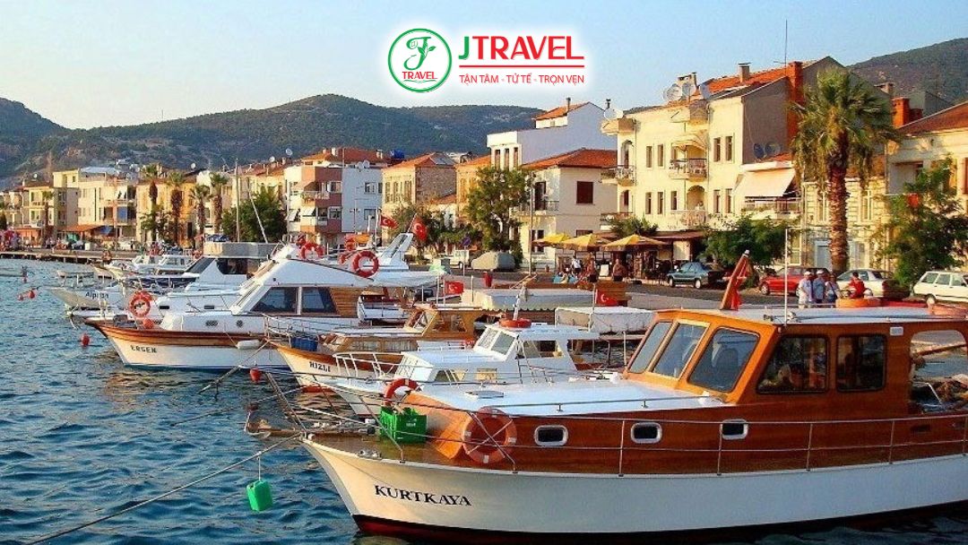 Eski Foca thị trấn cổ ven biển Thổ Nhĩ Kỳ