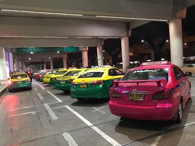 Đi taxi từ Suvarnabhumi về trung tâm Bangkok