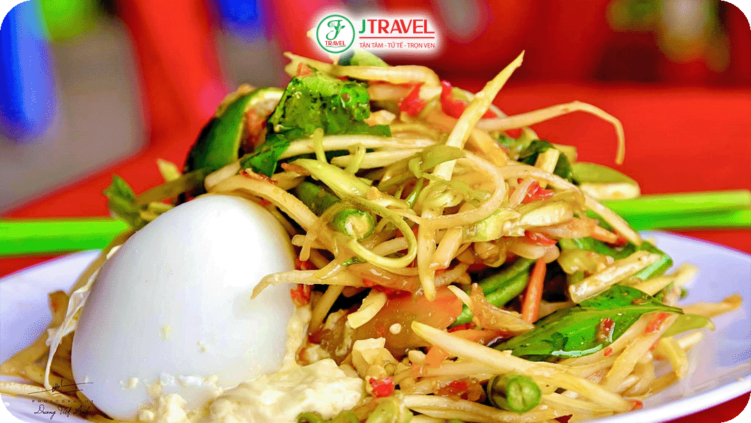 Gỏi đu đủ đâm - Hương vị gây thương nhớ của Tri Tôn