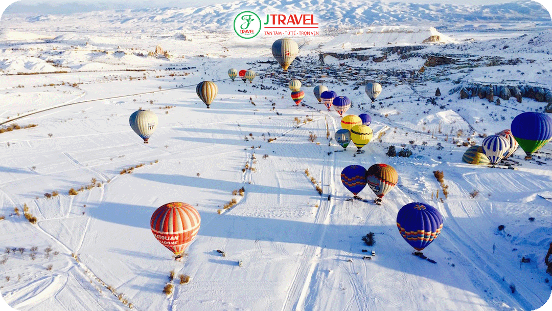 Cappadocia phủ tuyết trắng, vắng khách vào mùa đông