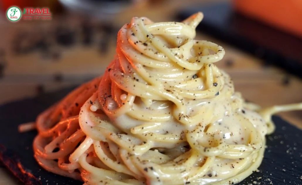 Món Cacio e Pepe truyền thống Rome 