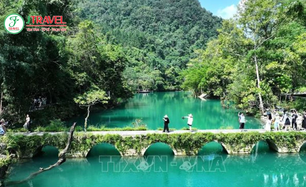 Check-in Tiểu Thất Khổng với khung cảnh xanh ngọc cực ấn tượng