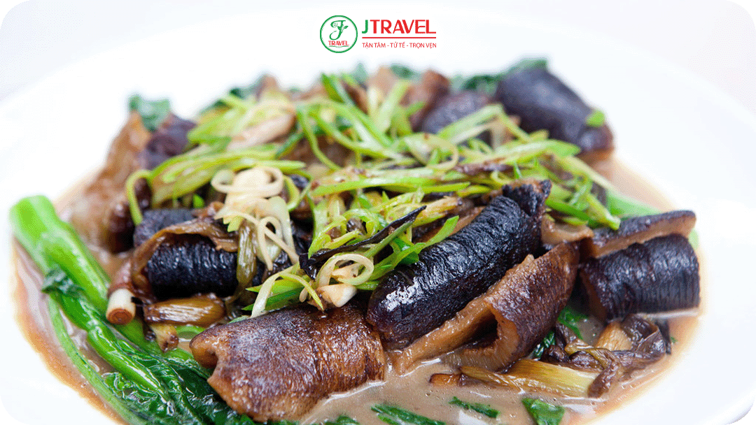 Bào ngư hầm hành (Braised Sea Cucumber with Scallion)