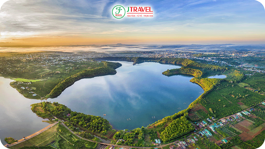 Biển Hồ - Viên ngọc xanh trên miệng núi lửa