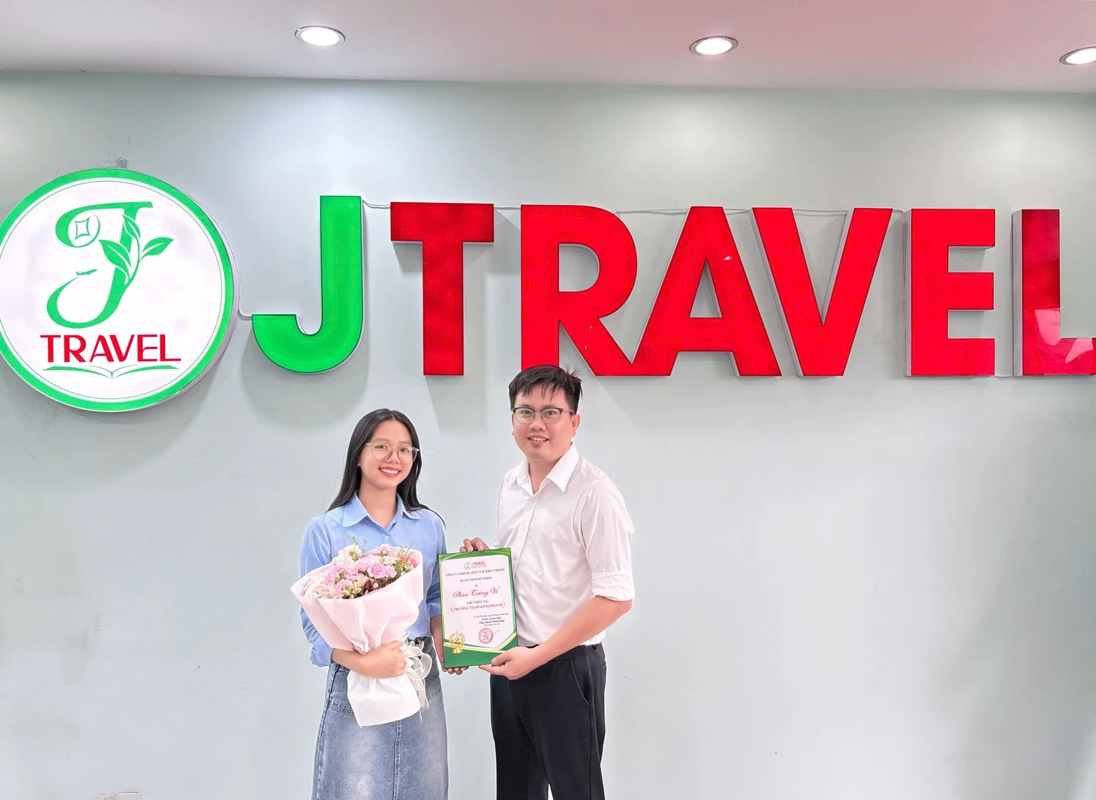 Trưởng phòng Kinh doanh Team 3 – Phan Tường Vi Ms. Phan Tường Vi nhận quyết định bổ nhiệm Trưởng phòng Kinh doanh Team 3 J Travel