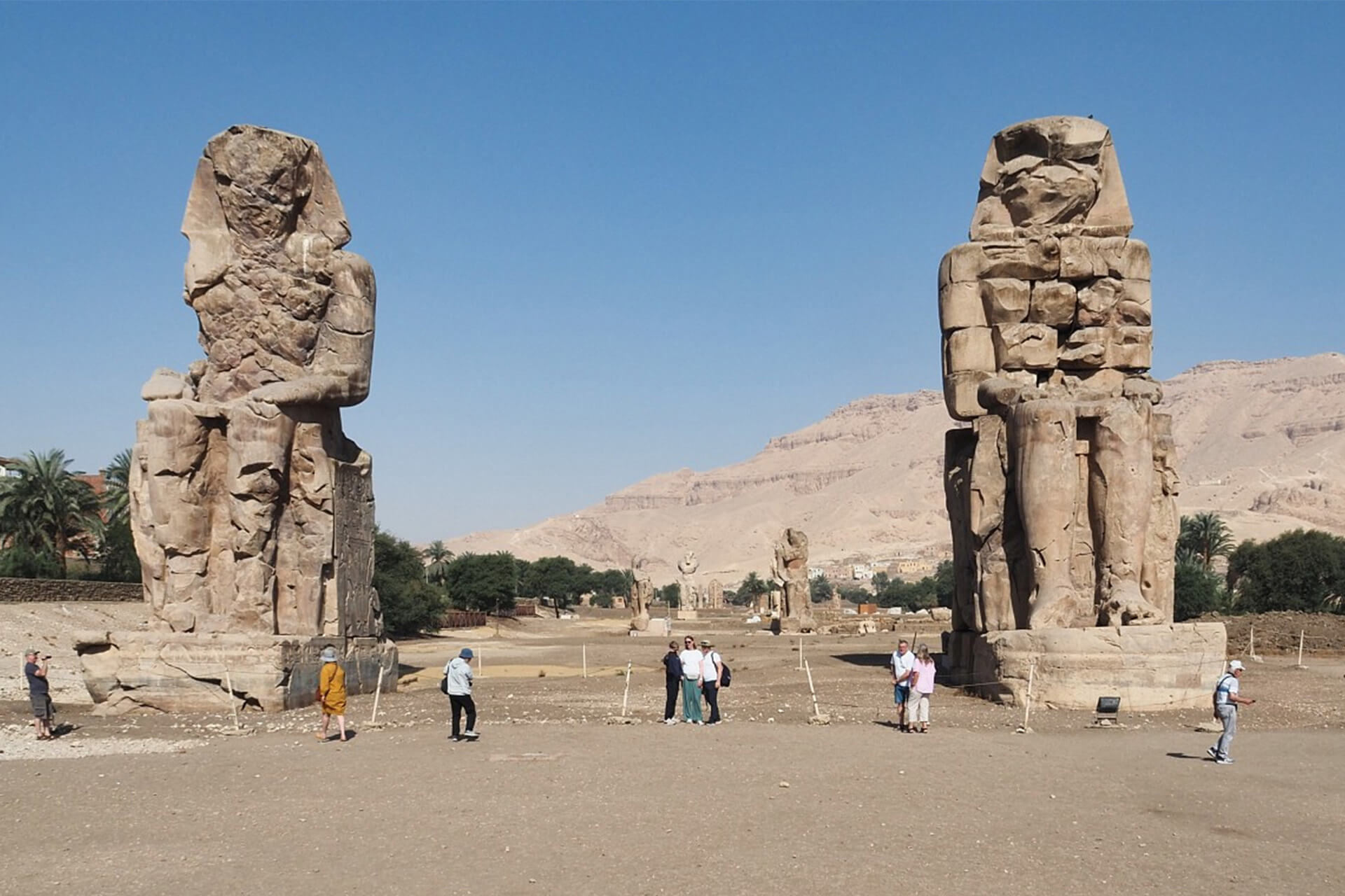 Colossi of Memnon là gì?