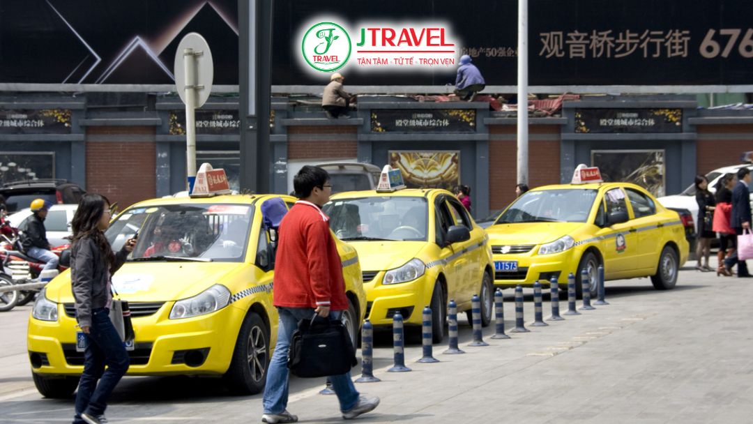 Di chuyển bằng taxi nếu bạn có nhiều hành lý