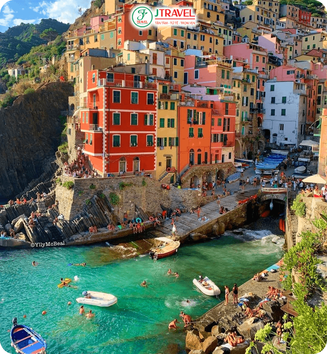 Cinque Terre gồm 5 ngôi làng ven biển đầy sắc màu