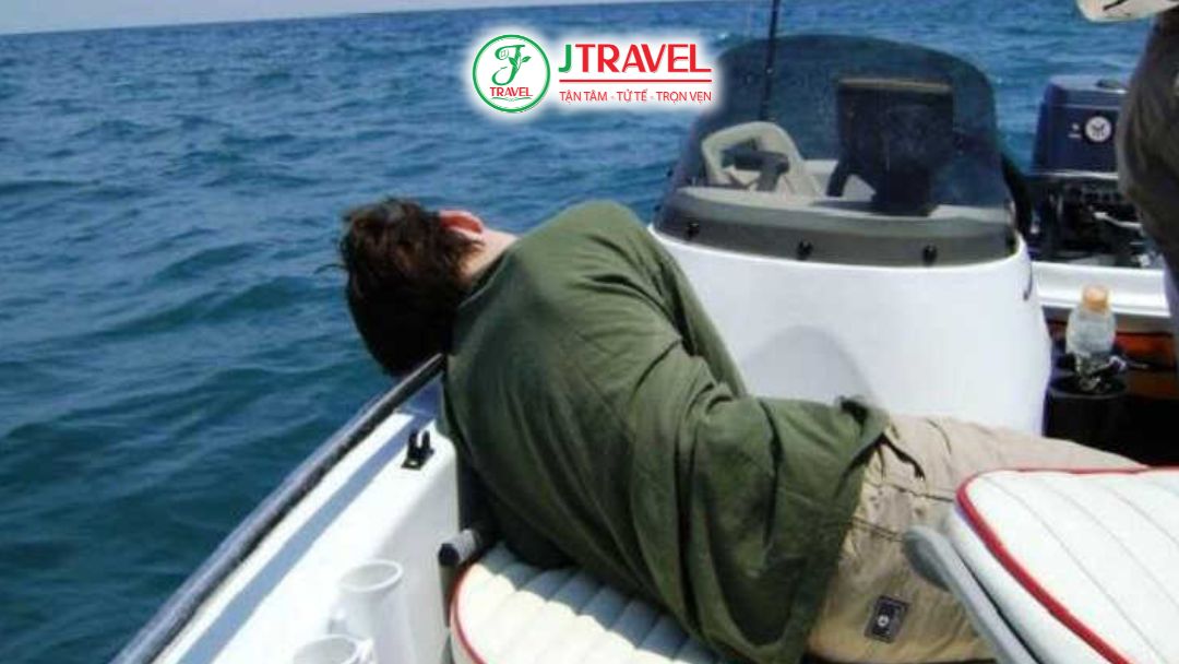 Kinh nghiệm chống say sóng khi đi cano