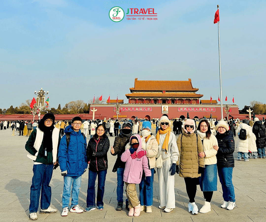 Đoàn Khách J Travel tam quan Quảng trường Thiên An Môn - Bắc Kinh