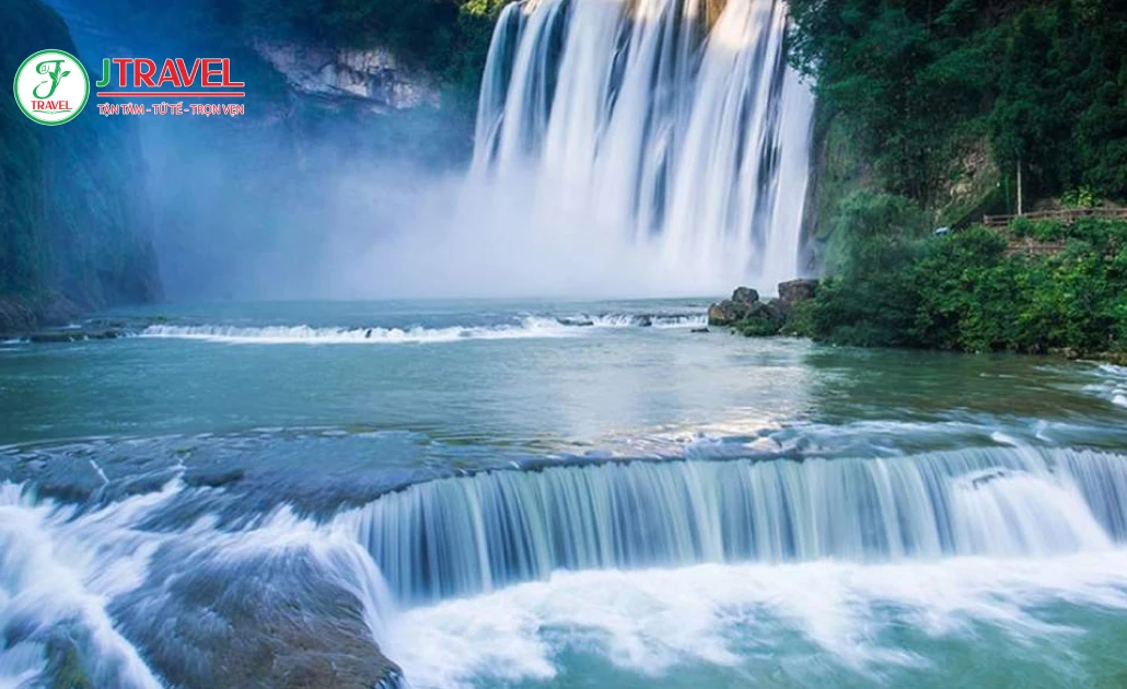 Thác nước Quý Châu hùng vĩ, đã mắt