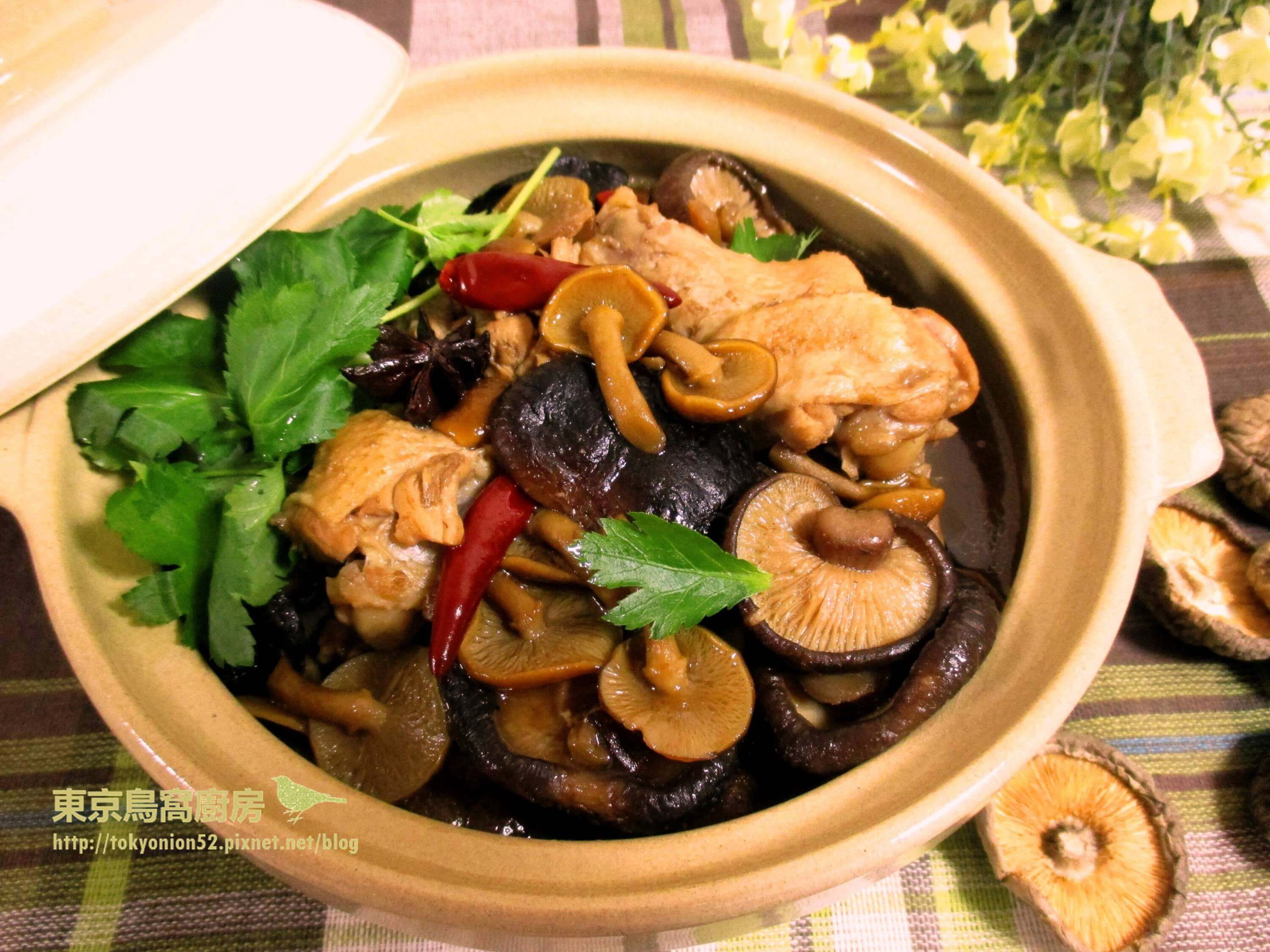 Lẩu gà hầm nấm - Món ăn phổ biến tại Đạo Thành