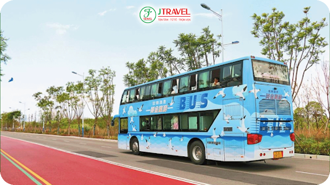 Du khách có thể tự túc đến hồ Điền Trì bằng phương tiện công cộng