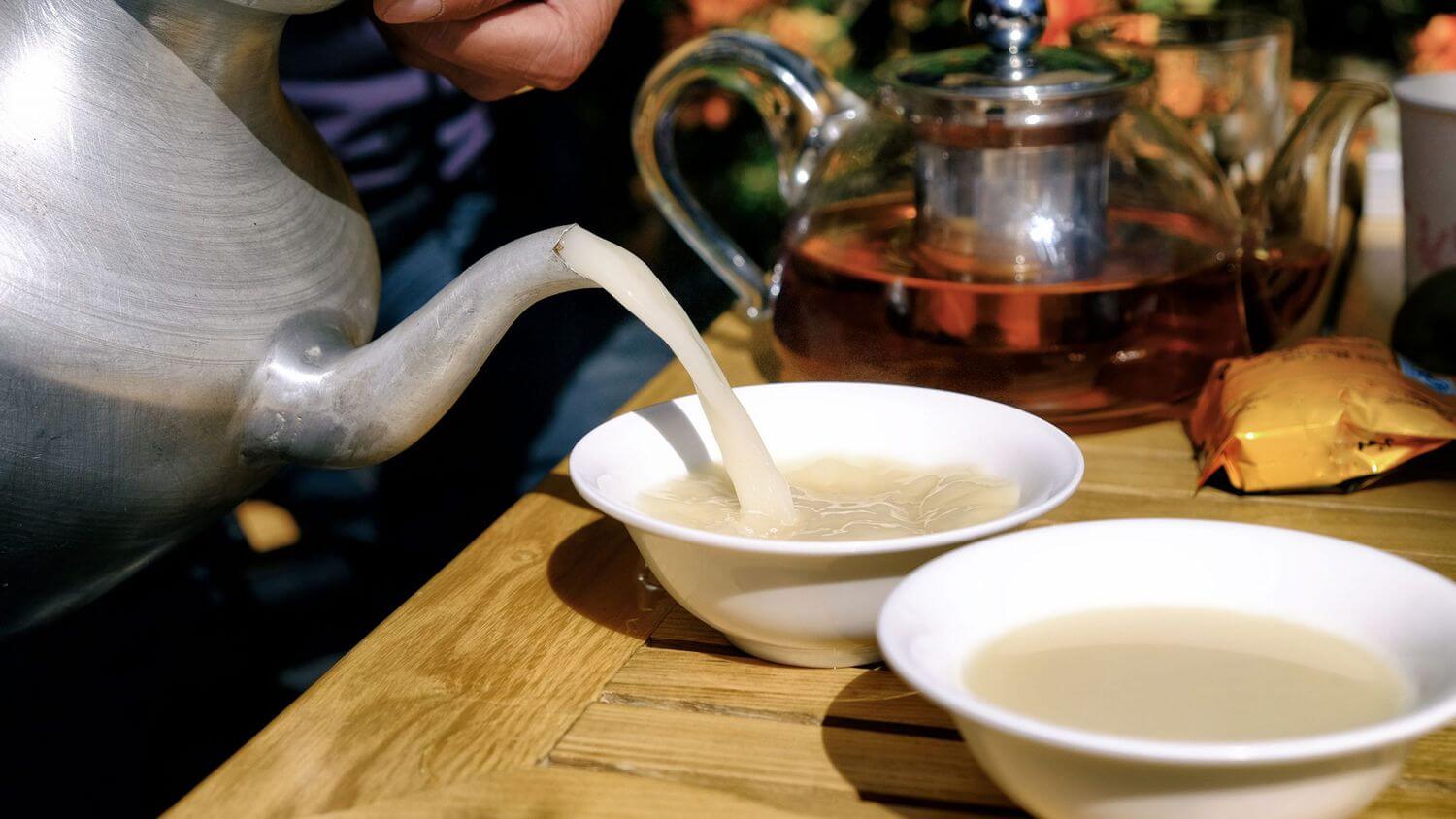 Trà bơ - Thức uống quen thuộc hàng ngày của người dân tại Đạo Thành Á Đinh