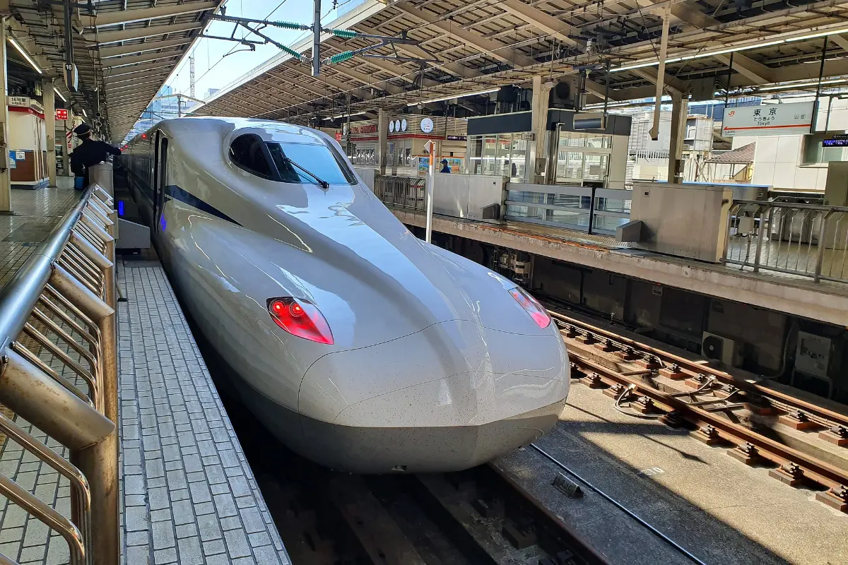 Núi Phú Sĩ và tàu Shinkansen