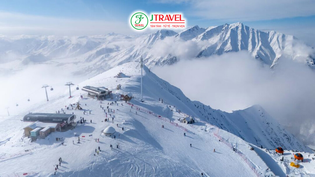 Jikepulin International Ski Resort nằm tại Hemu, huyện Burqin, khu vực Altay