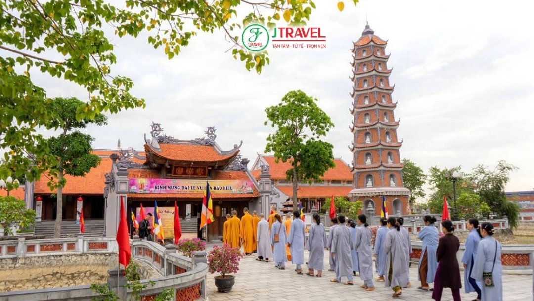 Du lịch gắn liền với tôn giáo