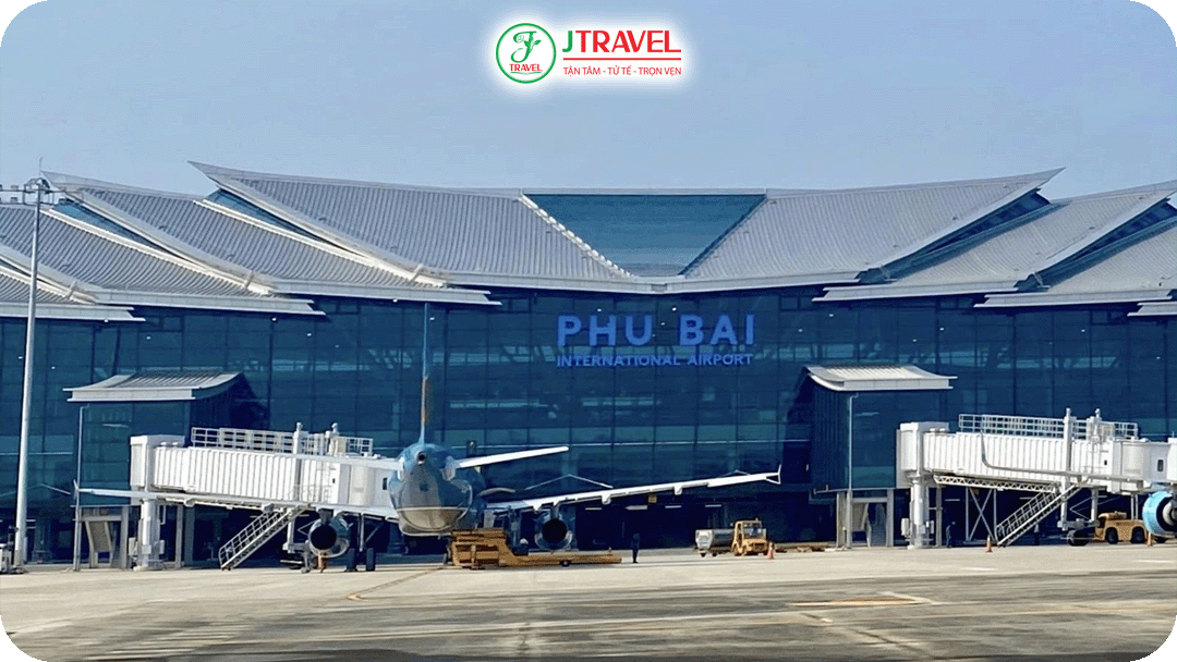 Máy bay là phương tiện phổ biến nhất để du lịch Huế