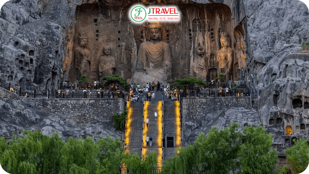 Hang đá Long Môn - Di sản UNESCO với hàng nghìn tượng Phật chạm khắc